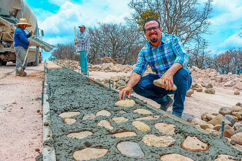 BENEFICIAN A HABITANTES DE LA SIERRA DE MORONES CONSTRUCCIÓN DE CARRETERAS